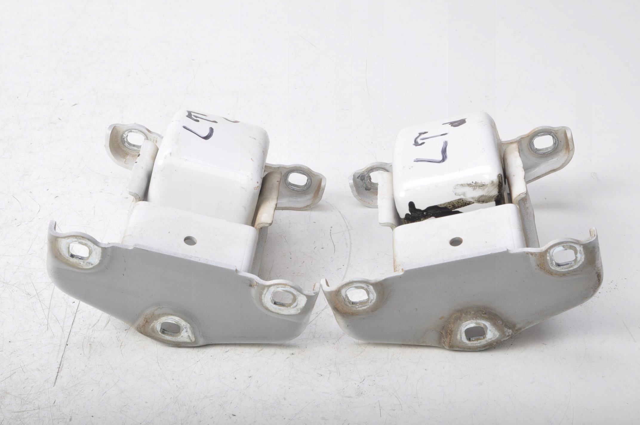 904006707R - RENAULT TRAFIC III ДВЕРНІ ПЕТЛІ ЛІВИЙ ЗАДНІЙ КОМПЛЕКТ