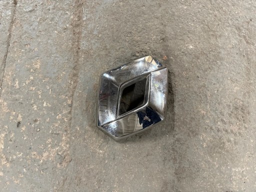 628909814R - RENAULT TRAFIC III БЕЙДЖ БАМПЕР ЕМБЛЕМА Решітка ПЕРЕД