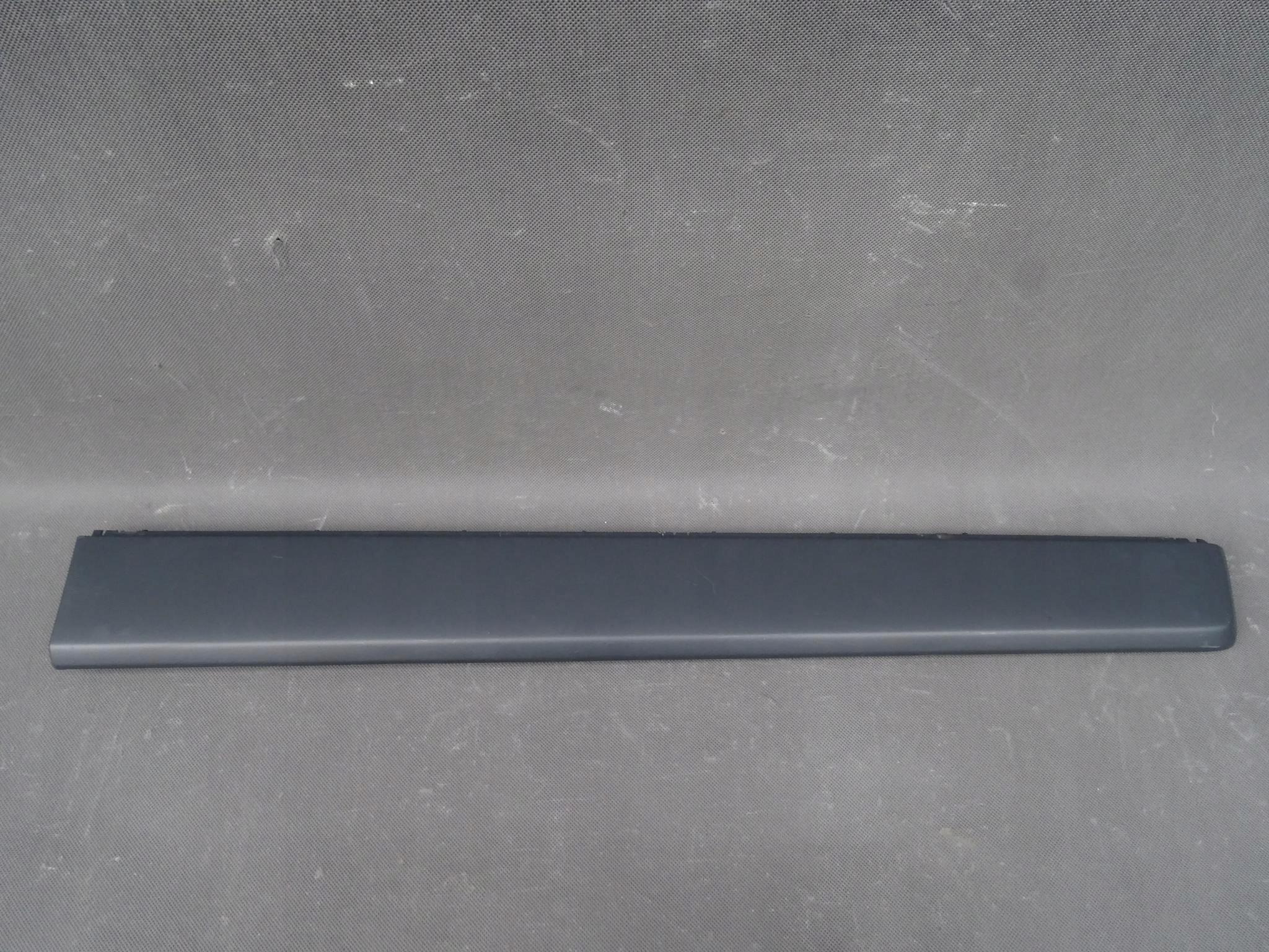 808202457R - RENAULT TWINGO III 14-МОЛДИНГ ПЕРЕДНЕЙ ПРАВОЙ ДВЕРИ