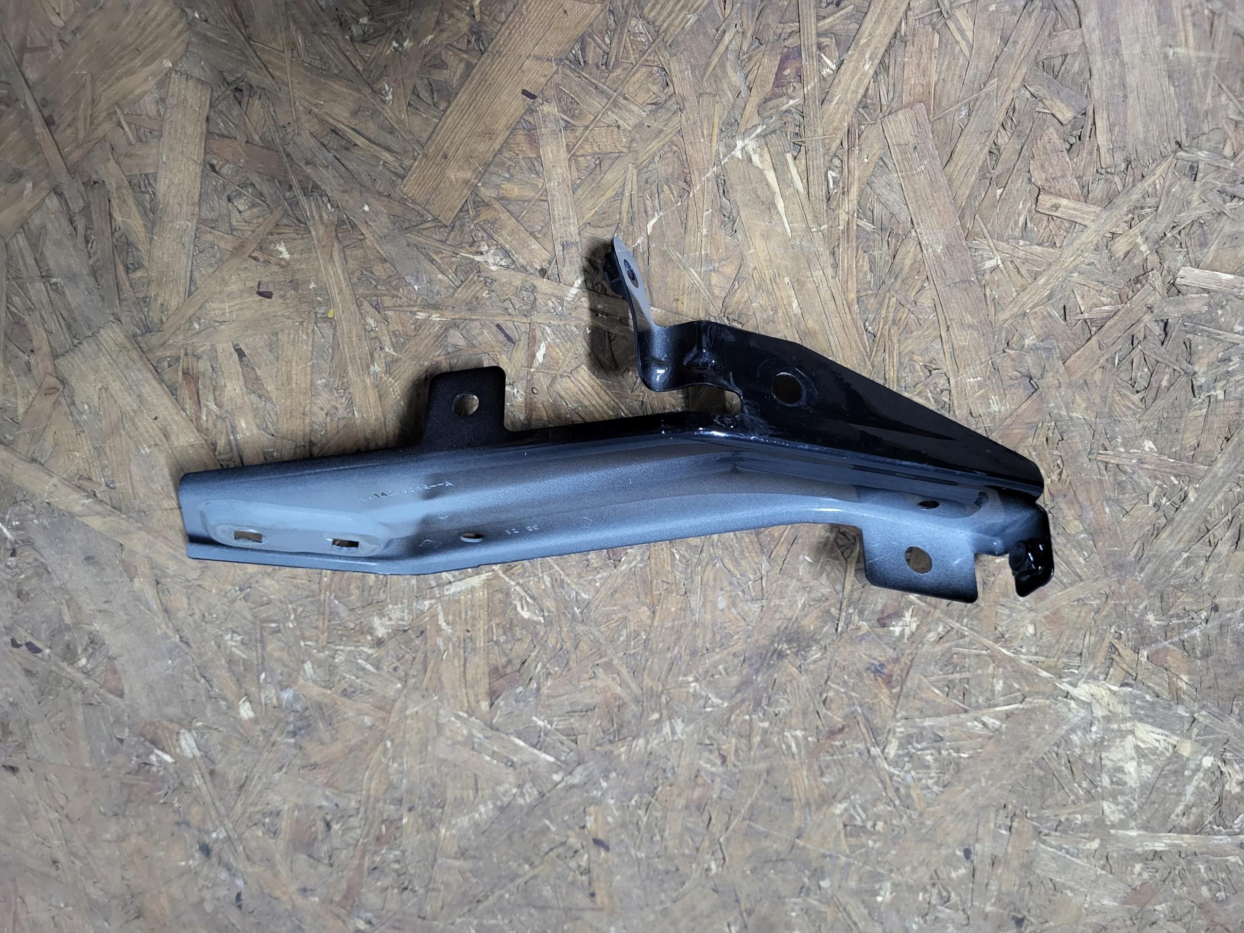 8521352424 - RENAULT TWINGO III 3 КРЕПЛЕНИЕ ПЕРЕДНЕГО КРЫЛА