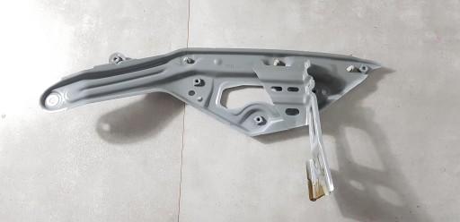 631467520R - RENAULT TWINGO III КРОНШТЕЙН ПРАВЕ КРІПЛЕННЯ