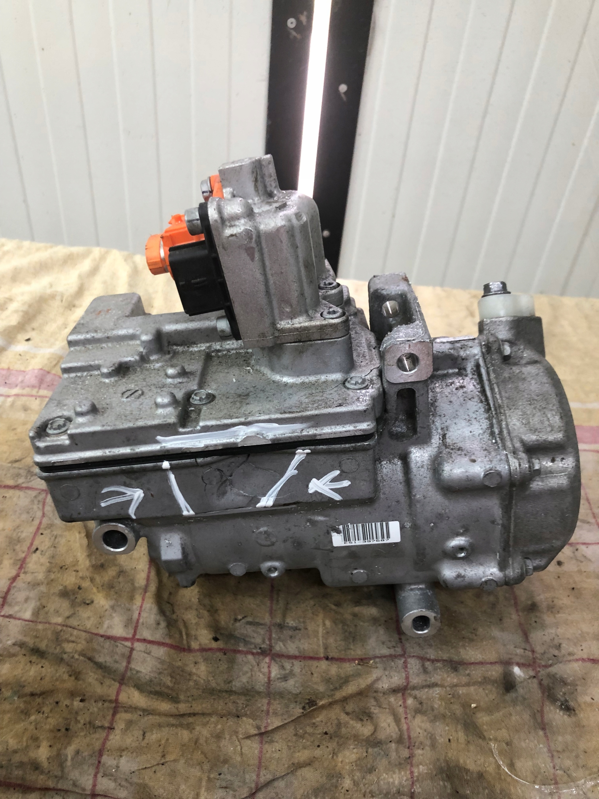 926005749R - RENAULT ZOE II КОМПРЕССОР КОНДИЦИОНЕРА 21R.