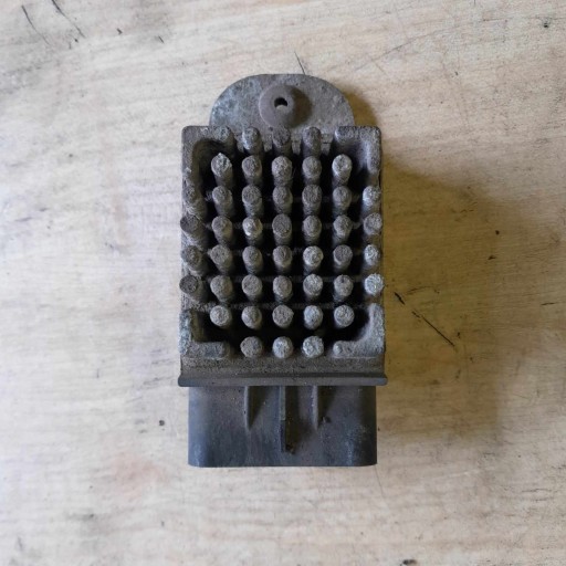 P04868332AC - РЕЗИСТОР ВЕНТИЛЯТОРА CHRYSLER VOYAGER 3.3 BEN R 2001-07