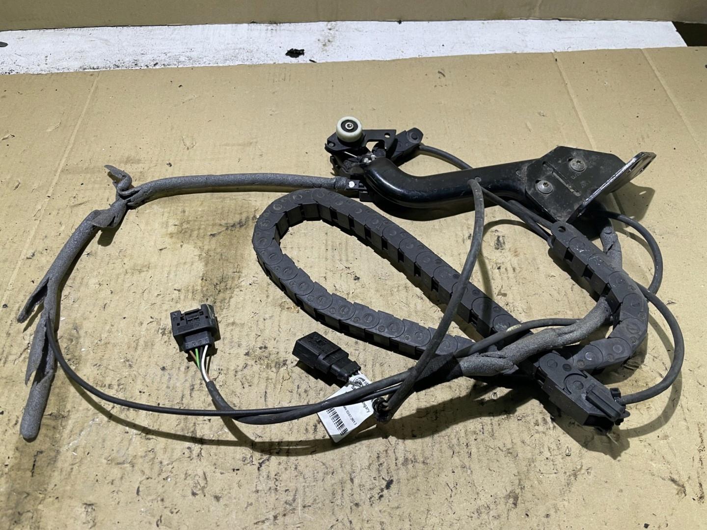 Ролик двері нижній лівий спринтер 906 A9065460461