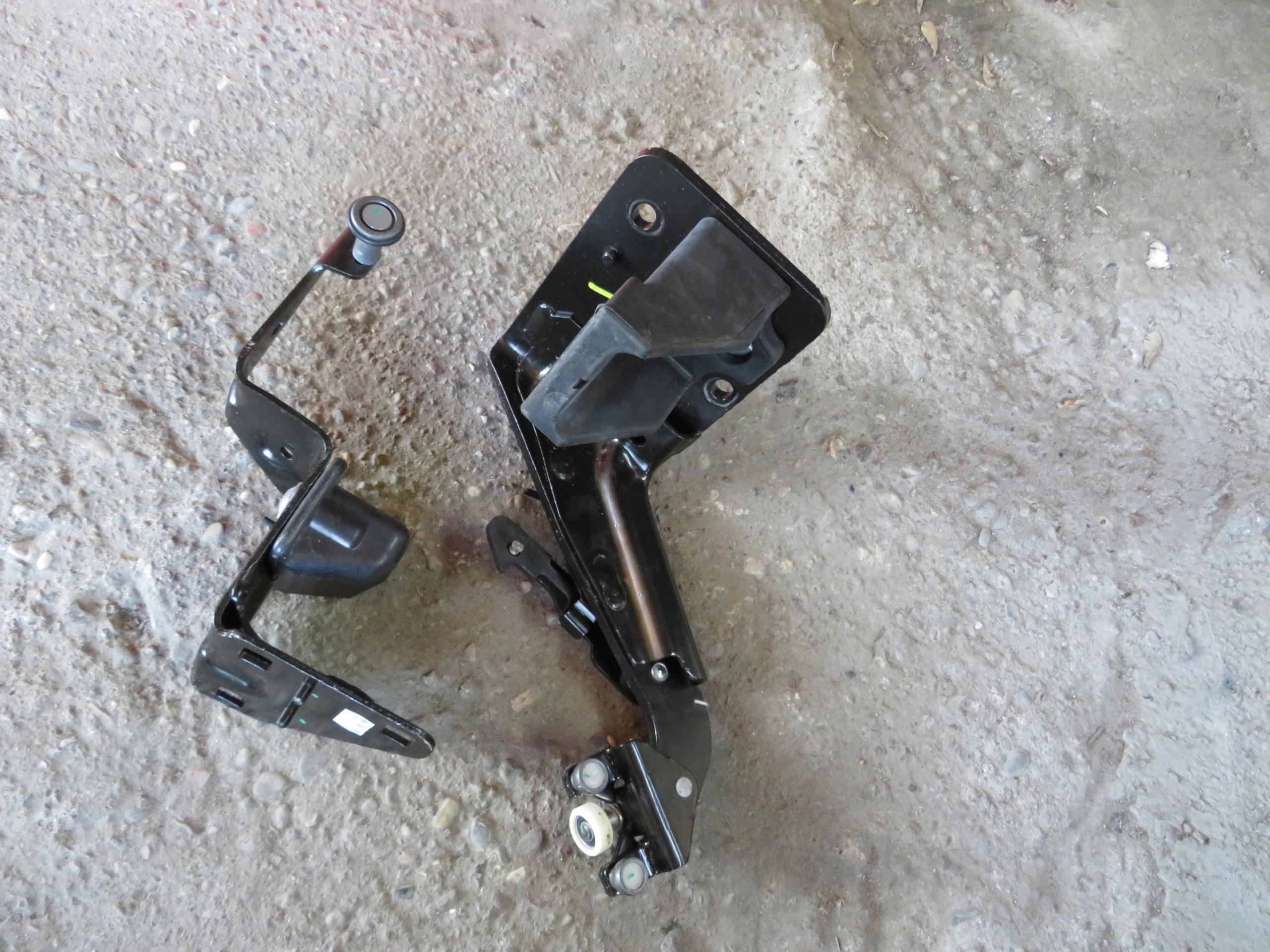 РОЛИК ЛЕВОЙ ДВЕРИ RENAULT MASTER 3 III 2010-