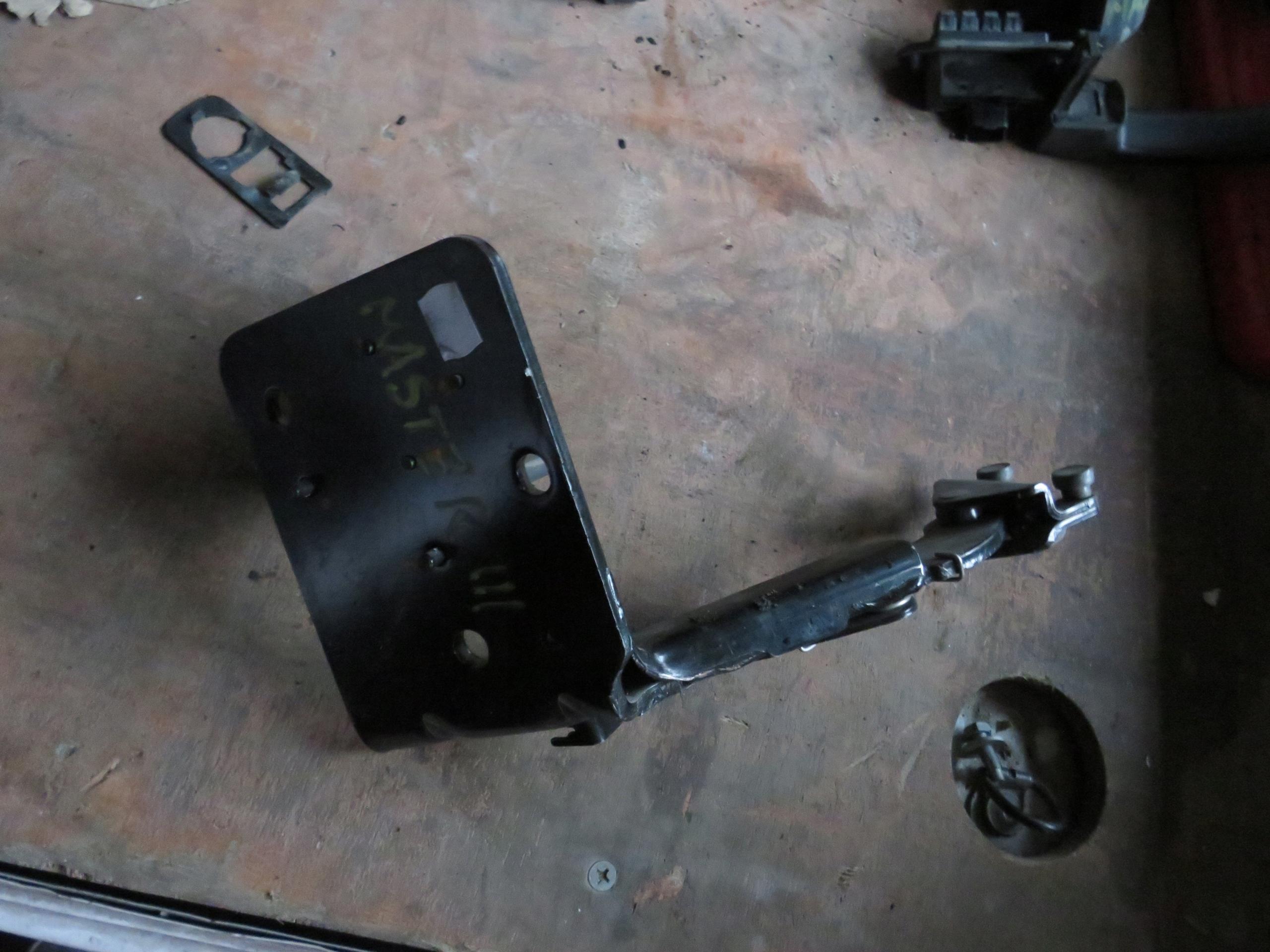 РОЛИК СДВИЖНОЙ ДВЕРИ ПРАВЫЙ RENAULT MASTER III 3