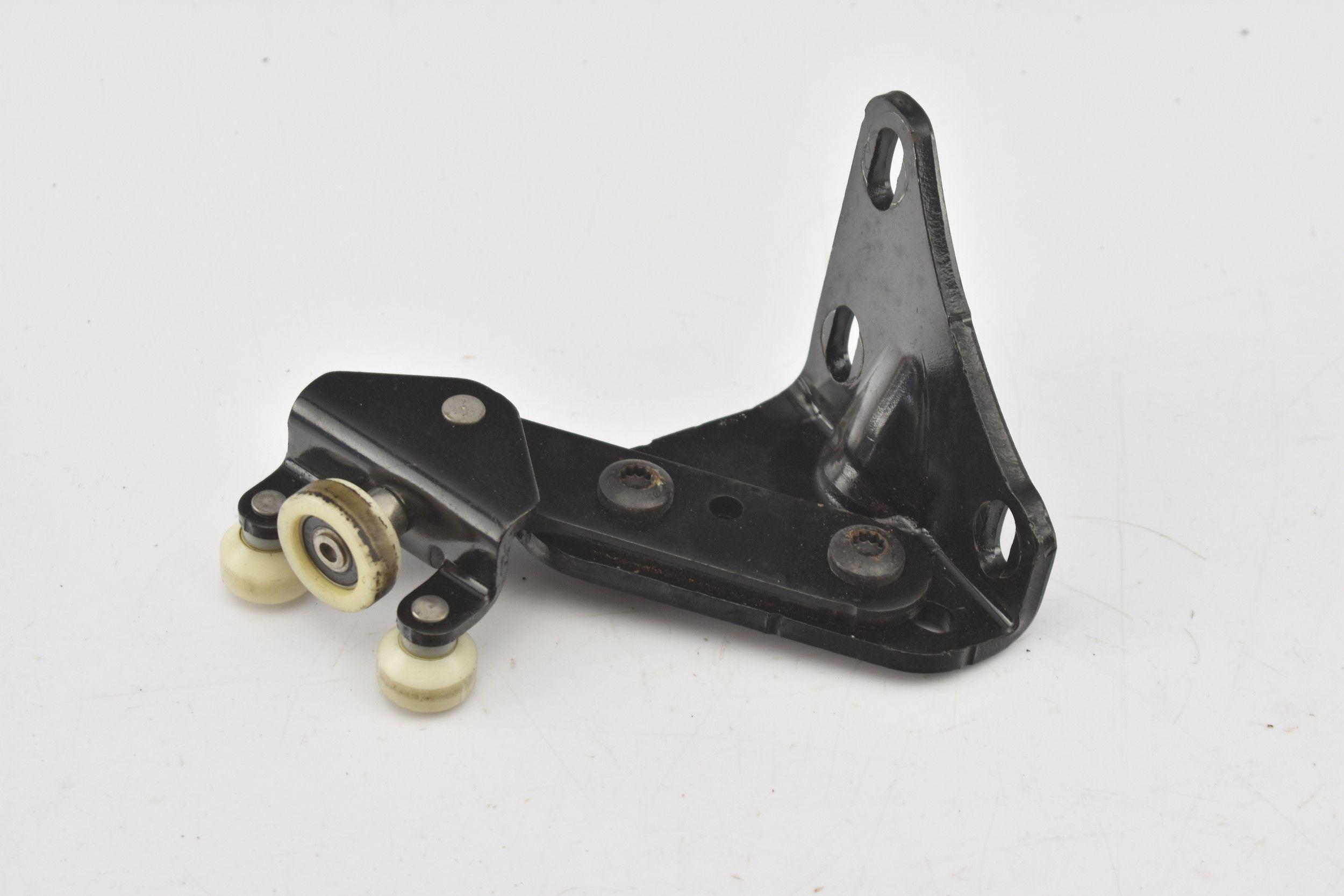 7C0843435 - РОЛИК РАЗДВИЖНОЙ ДВЕРИ ЛЕВЫЙ CRAFTER II MAN TGE