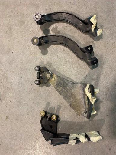 ПРАВІ РОЛИКИ РОЗСУВНИХ ДВЕРЕЙ VIVARO TRAFIC III