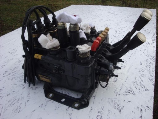 ГІДРАВЛІЧНИЙ РОЗДІЛЬНИК PARKER L90LS 3 СЕКЦІЇ