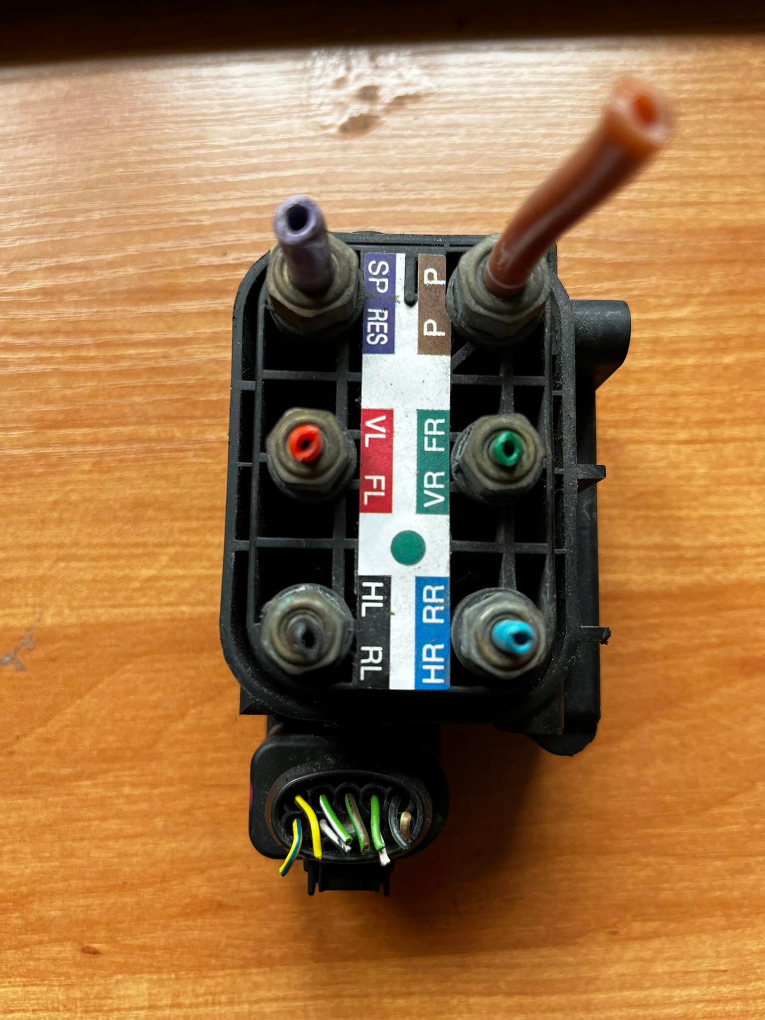 Розподільник підвіски AUDI 4H0616013