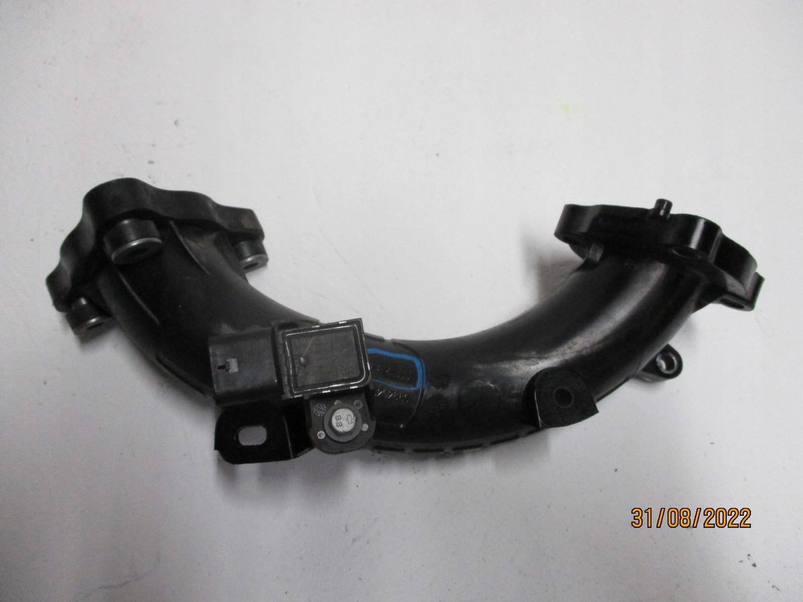 ВОЗДУХОЗАБОРНИК PEUGEOT 9813294880