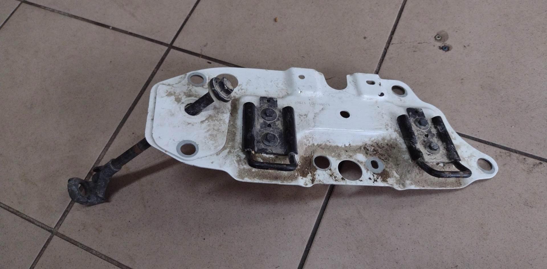 БОЛТ ЗАДНІХ ДВЕРЕЙ PEUGEOT EXPERT III 176594A01