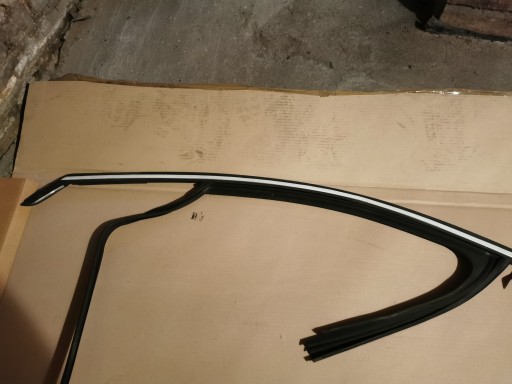 Рама вікна Peugeot 208 9810970480