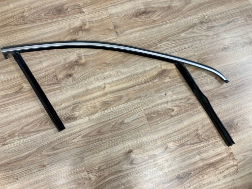 Уплотнитель стекла правой передней двери, хром VOLVO S60 II V60