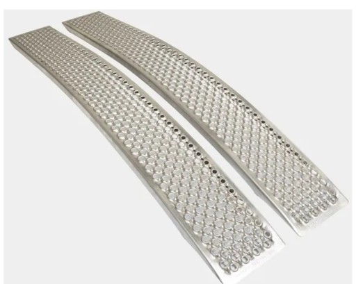 Пандус гнутый алюминиевый, 1,5 м, 450 кг.