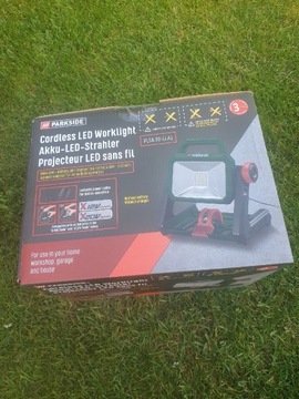 LED-прожектор Parkside PLSA A1 20V на батарейках