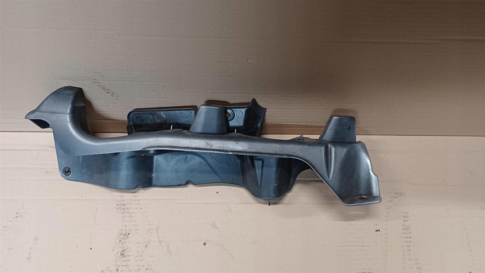 Renault KANGOO II крепление крыла PP teb64