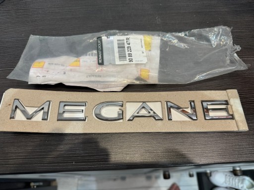 908922947R - Renault Megane IV Combi Grand Coupé Эмблема на крышке багажника, надпись