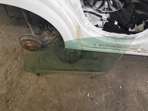 Renault Megane IV HB левое переднее стекло