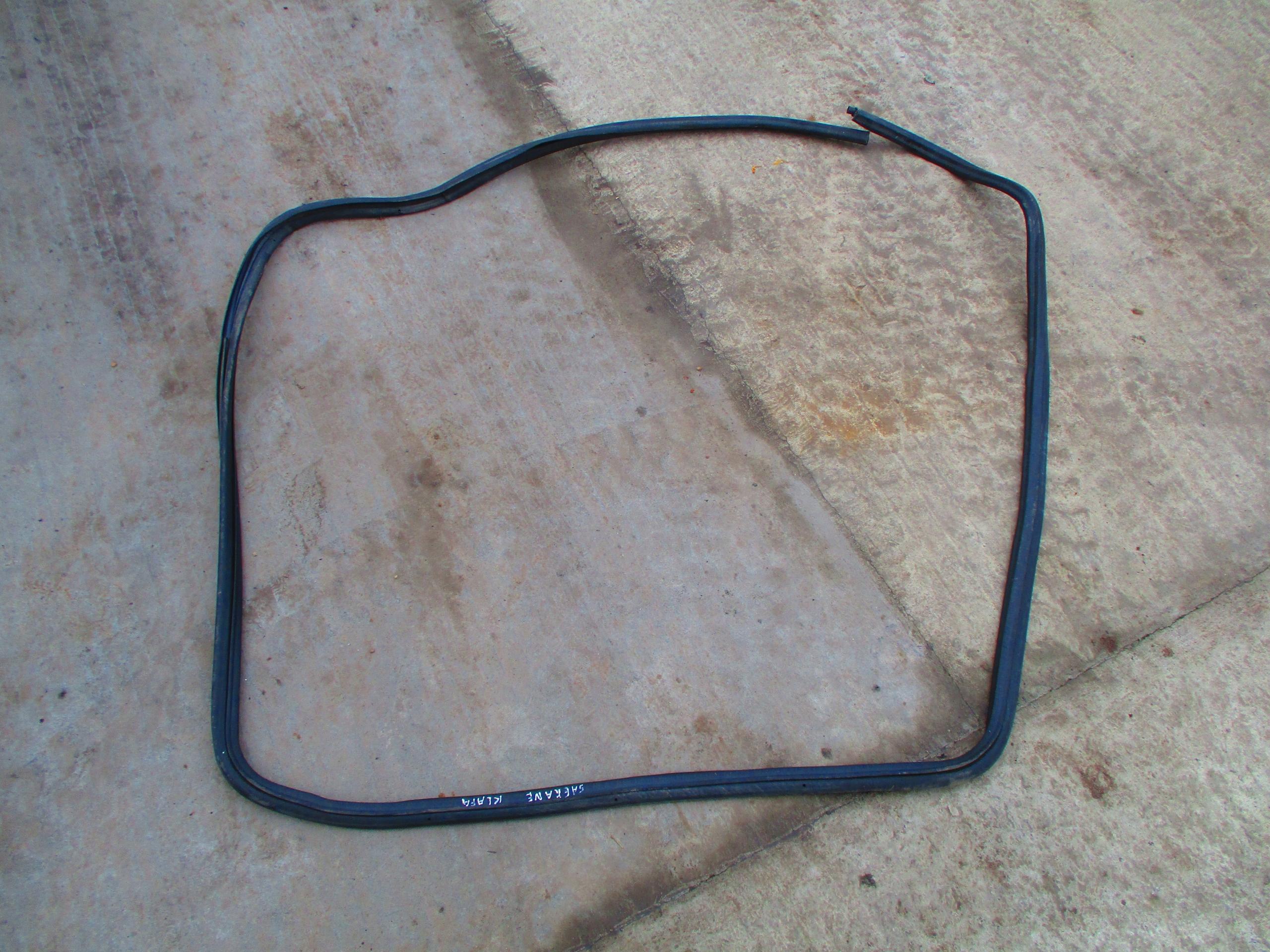 Renault Safrane II 96-02 прокладка крышки багажника