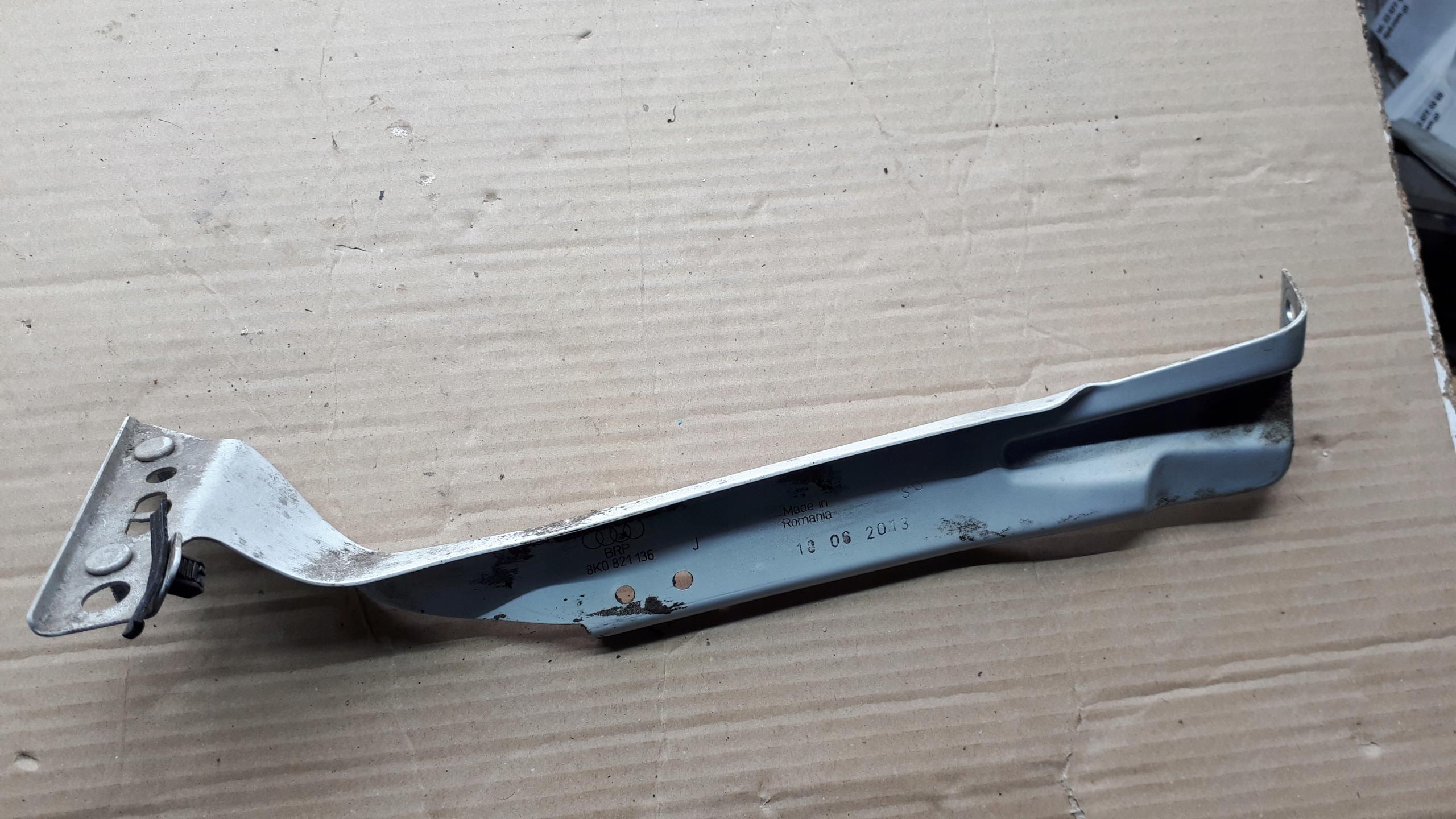 8K0821136J - S4 B8 LIFT A4 кронштейн держатель крыла правый LS9R