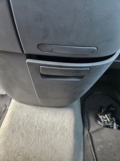 РУКАВИЧКА ДЛЯ НАПІЇ VW T5 MULTIVAN СІРА ЗАКРИВАННЯ ФУНКЦ