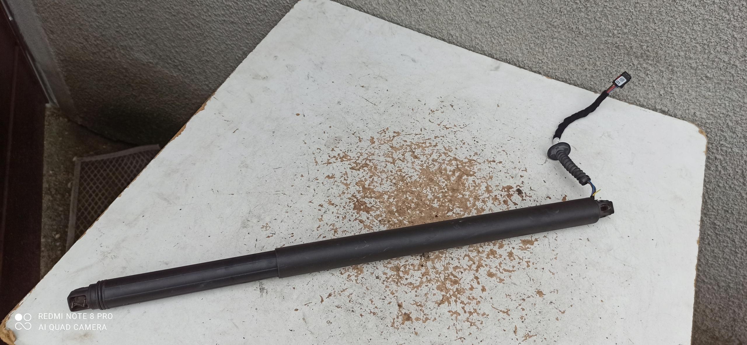 СИДІННЯ ATECA ПРИВІД ЗАСЛІНКИ ЗАДНІЙ 575827852A