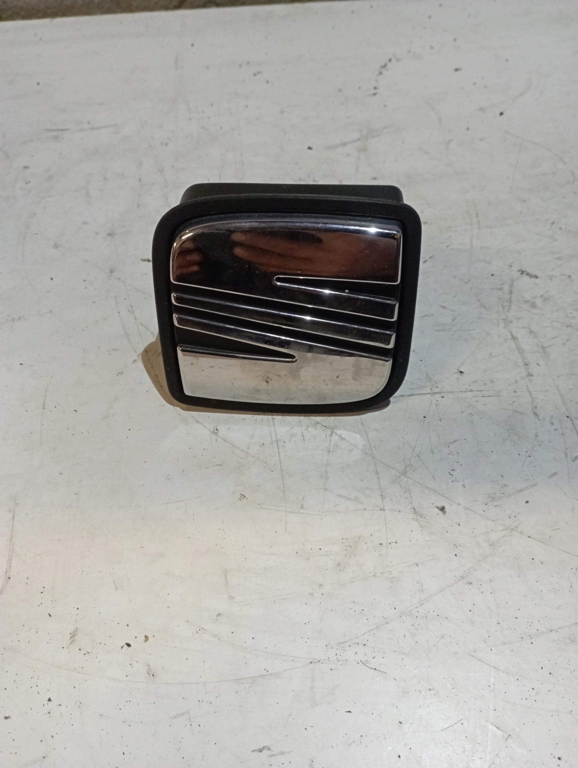 SEAT IBIZA IV 6J 08-РУЧКА ЗАДНЕГО ЛЮКА 6J4827565B