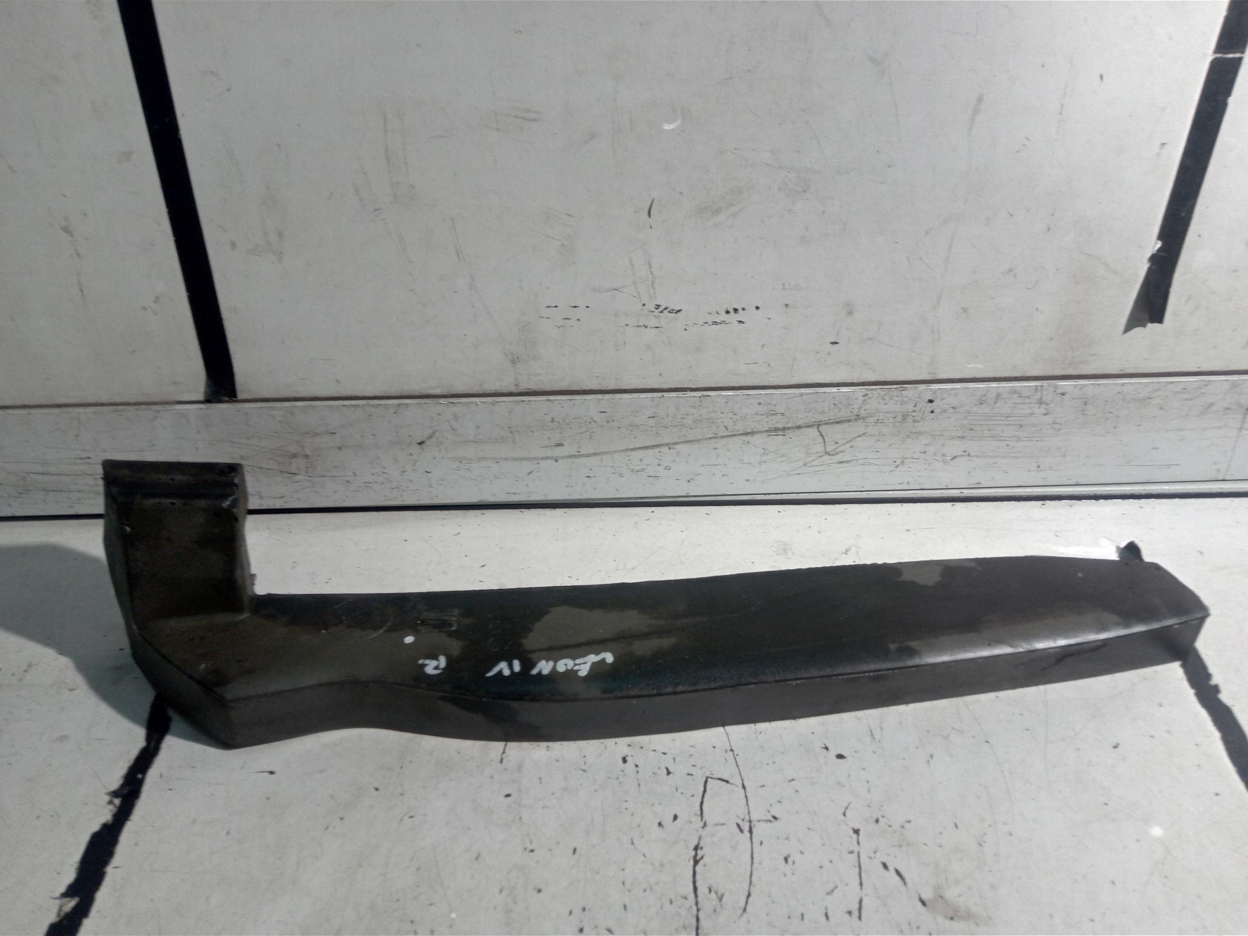 5FA864236 - SEAT LEON IV ЗВУКОІЗОЛЯЦІЯ БРИЗГОВИКИ ПРАВИЙ