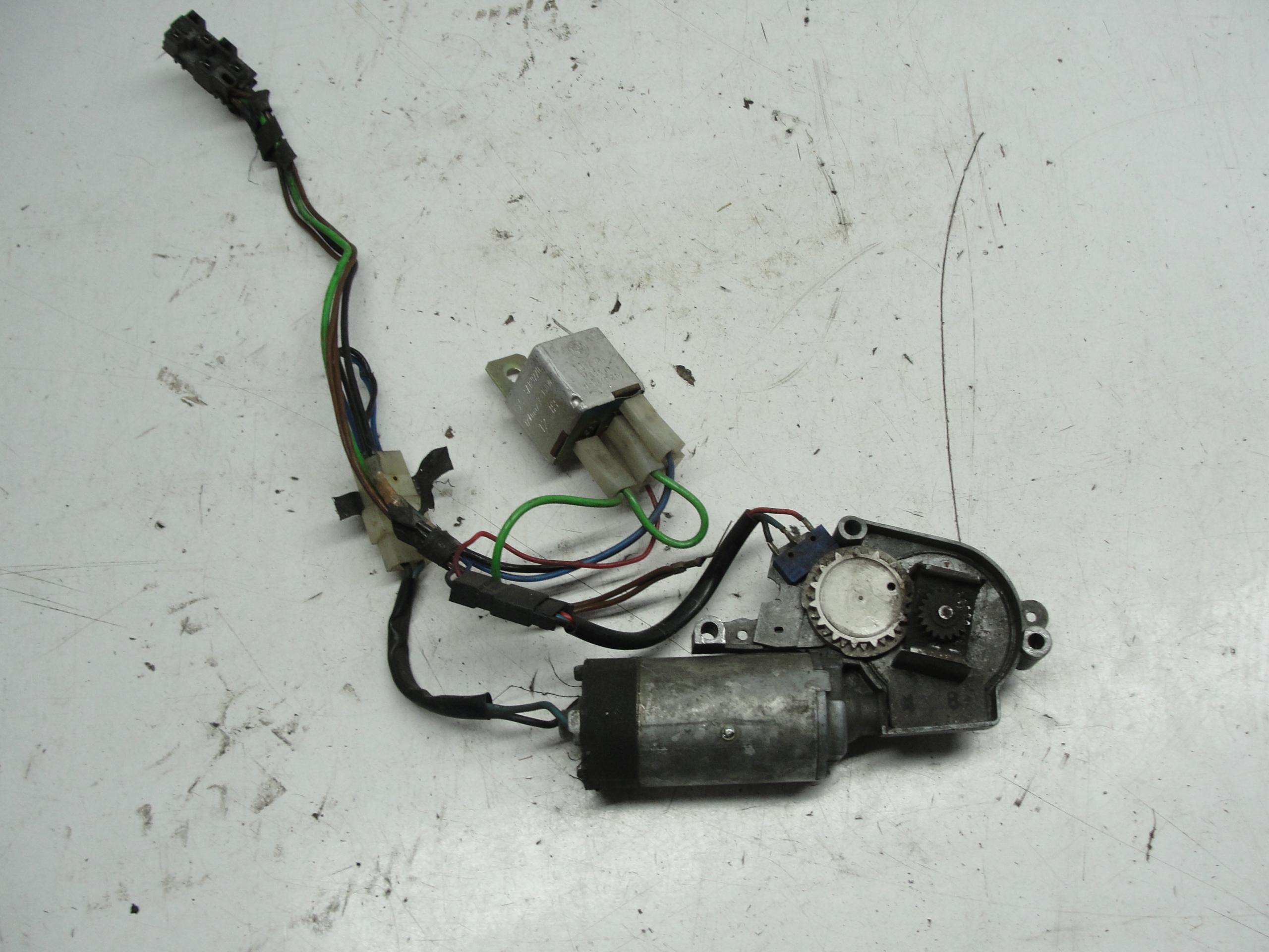 13658163 - Двигатель механизм люка BMW E23 E28 E30