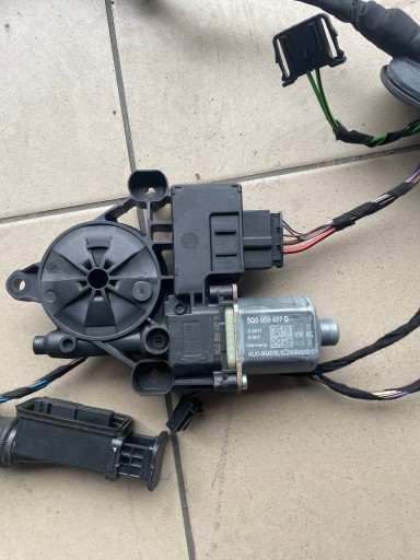 ВСТАНОВЛЕННЯ ДВИГУНА ПІДІМУ ВІКНА 5Q0959407D 6F0971161N