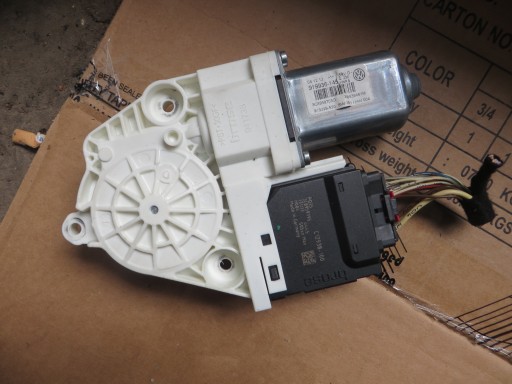 СТЕКЛОПІДЙОМНИК ЛІВИЙ ЗАДНИЙ PASSAT CC FL 3C8959703D 3C8959795 (X)