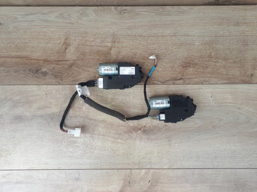 A2048200808 - Двигун люка 2048200808 MERCEDES X204 GLK