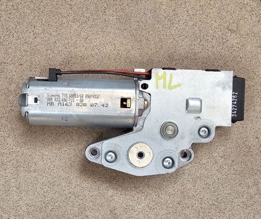 MERCEDES ML W163 МОТОР ЛЮКА A1638200742