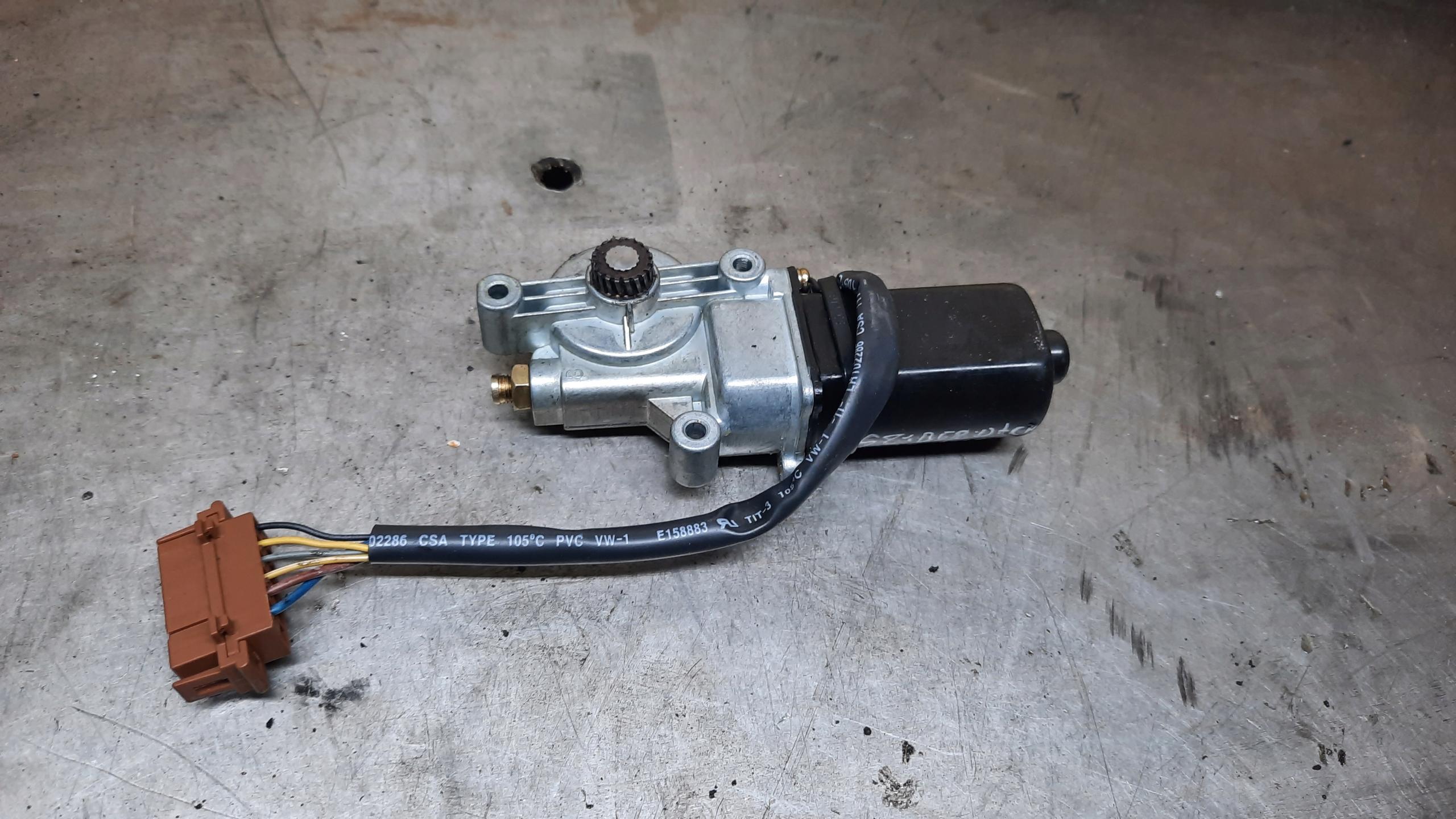 ДВИГУН ЛЮКА RENAULT MODUS 04R