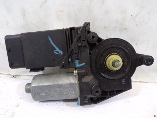 Мотор ветрового стекла левый передний VW PASSAT B5 013821695