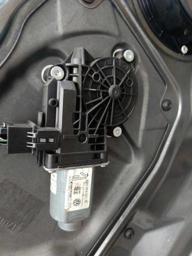 МОТОР ВІКНА ПЕРЕДНИЙ ЛІВИЙ SKODA FABIA II 5J 6R0959801M 2010-2014