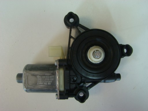 ДВИГУН ВІТРОВОГО СКЛА ЛІВИЙ ПЕРЕДНІЙ VW GOLF VII TIGUAN II 5Q0959801C