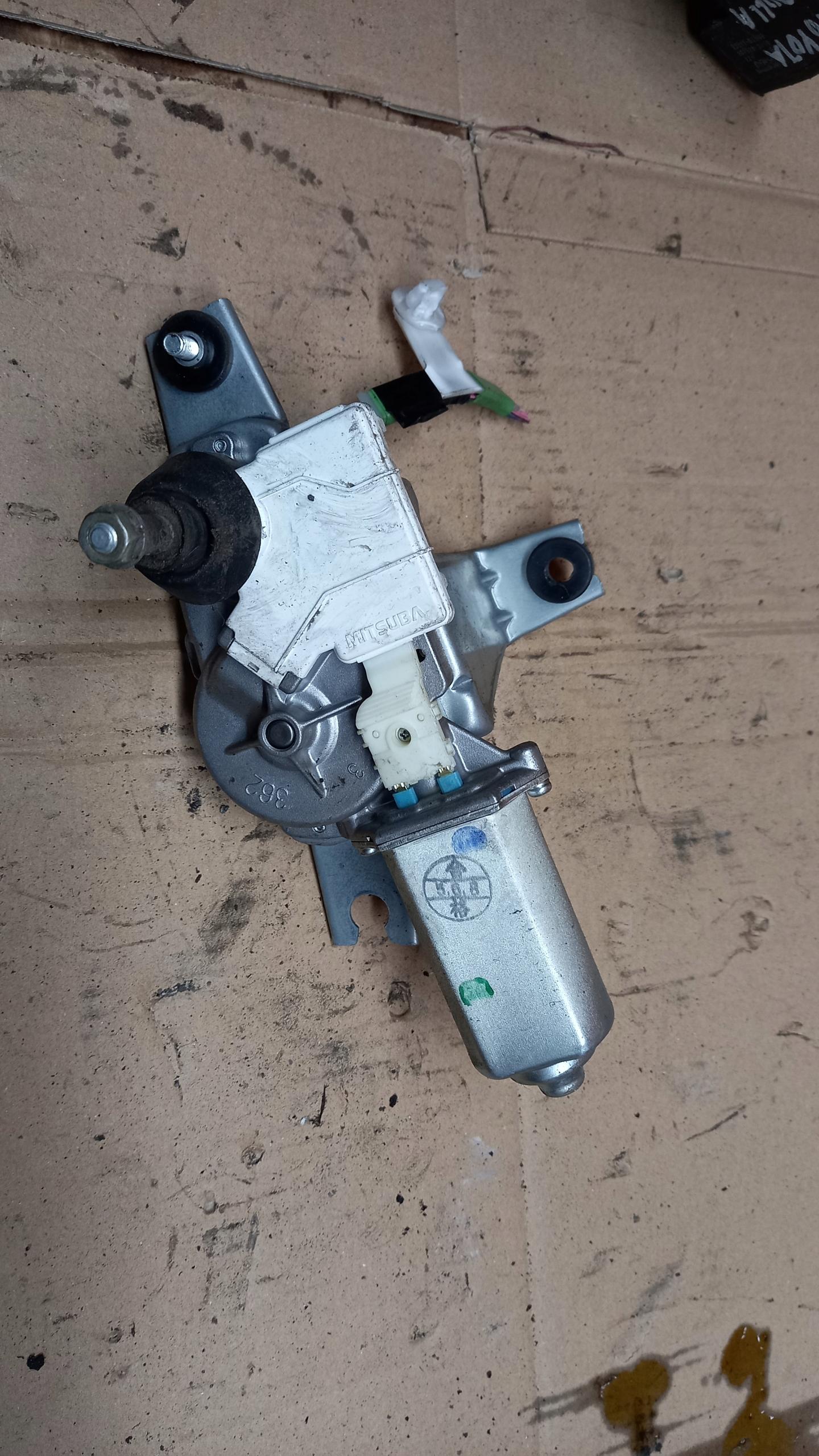 Двигатель заднего стеклоочистителя TOYOTA E12 HB 465-34362