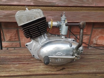 ДВИГАТЕЛЬ В КОМПЛЕКТЕ WSK 125 BDB