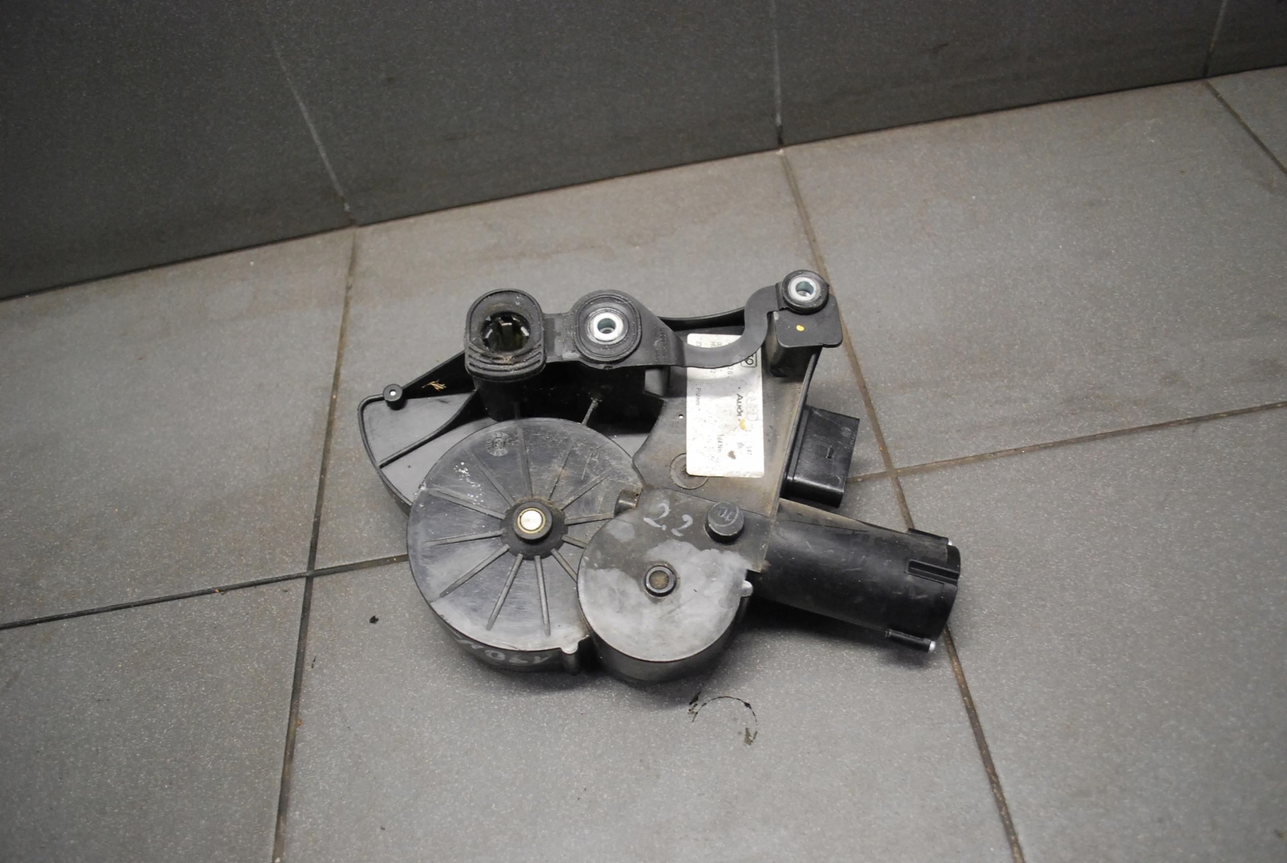 Двигатель открывания заслонки AUDI A8 D3 4E0827852G