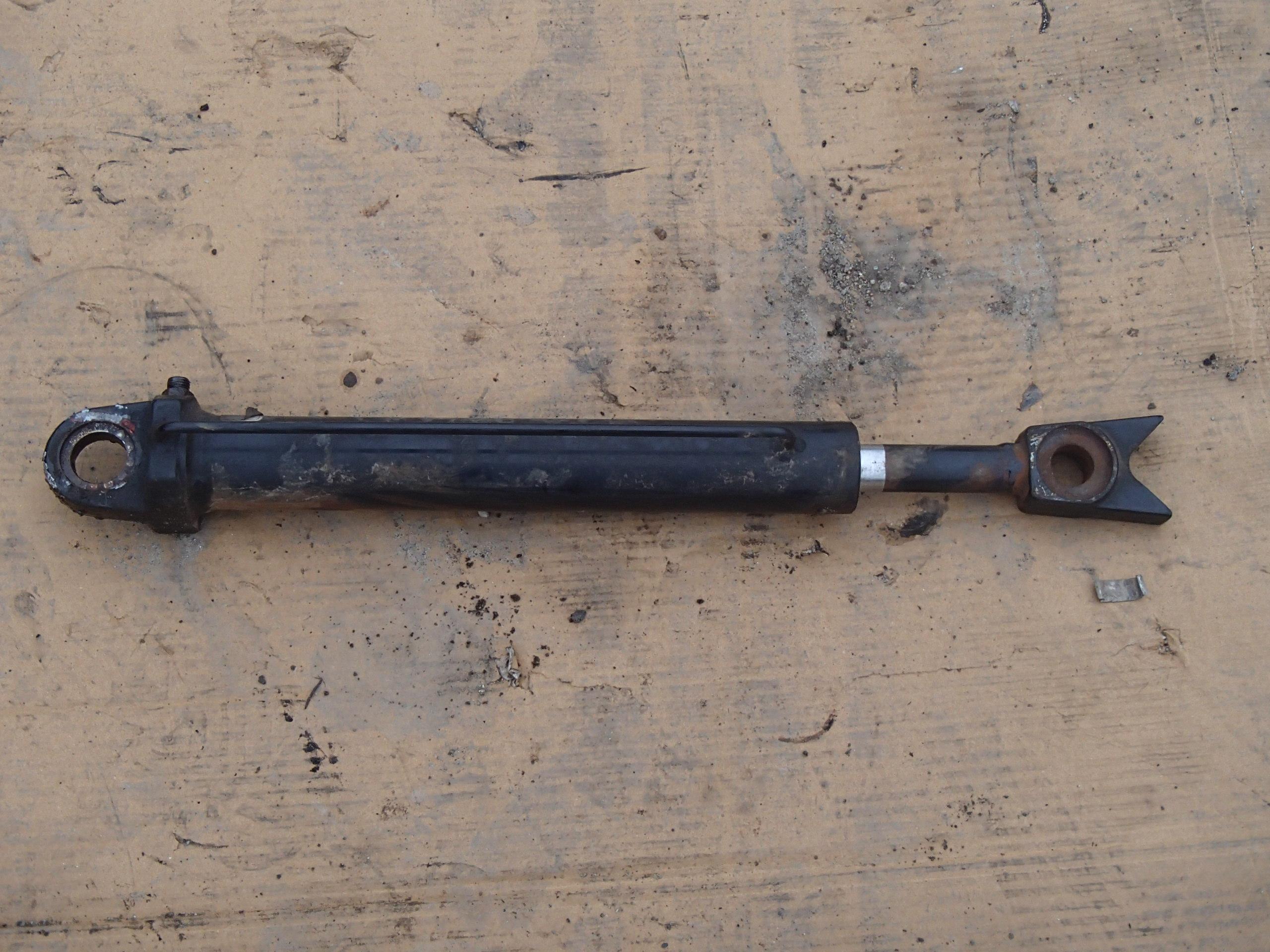 ПРИВІД КАБІНИ RENAULT MAGNUM DXI 2005