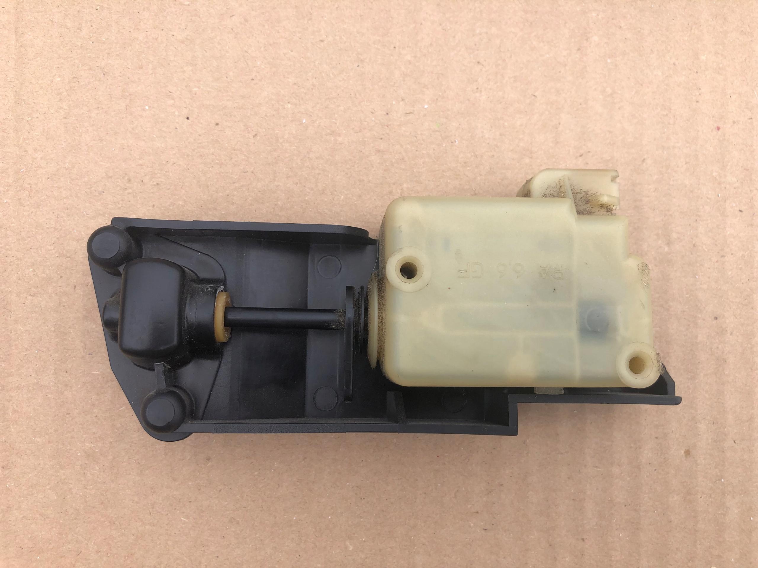 Привод крышки топливного бака VOLVO V70 XC70 XC90