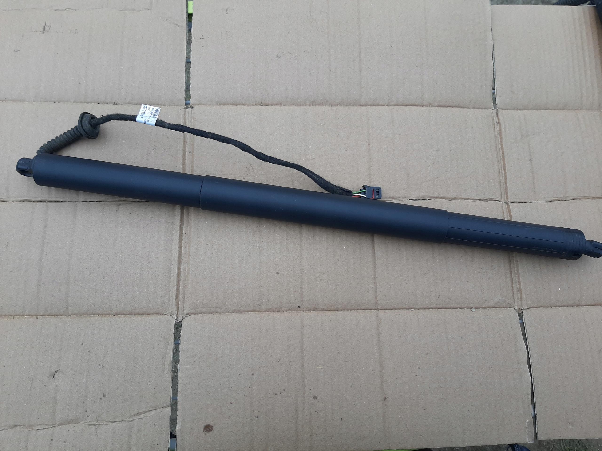 ПРИВІД ЗАКРИЛКА ЛІВА SKODA SUPERB III 3V0827851