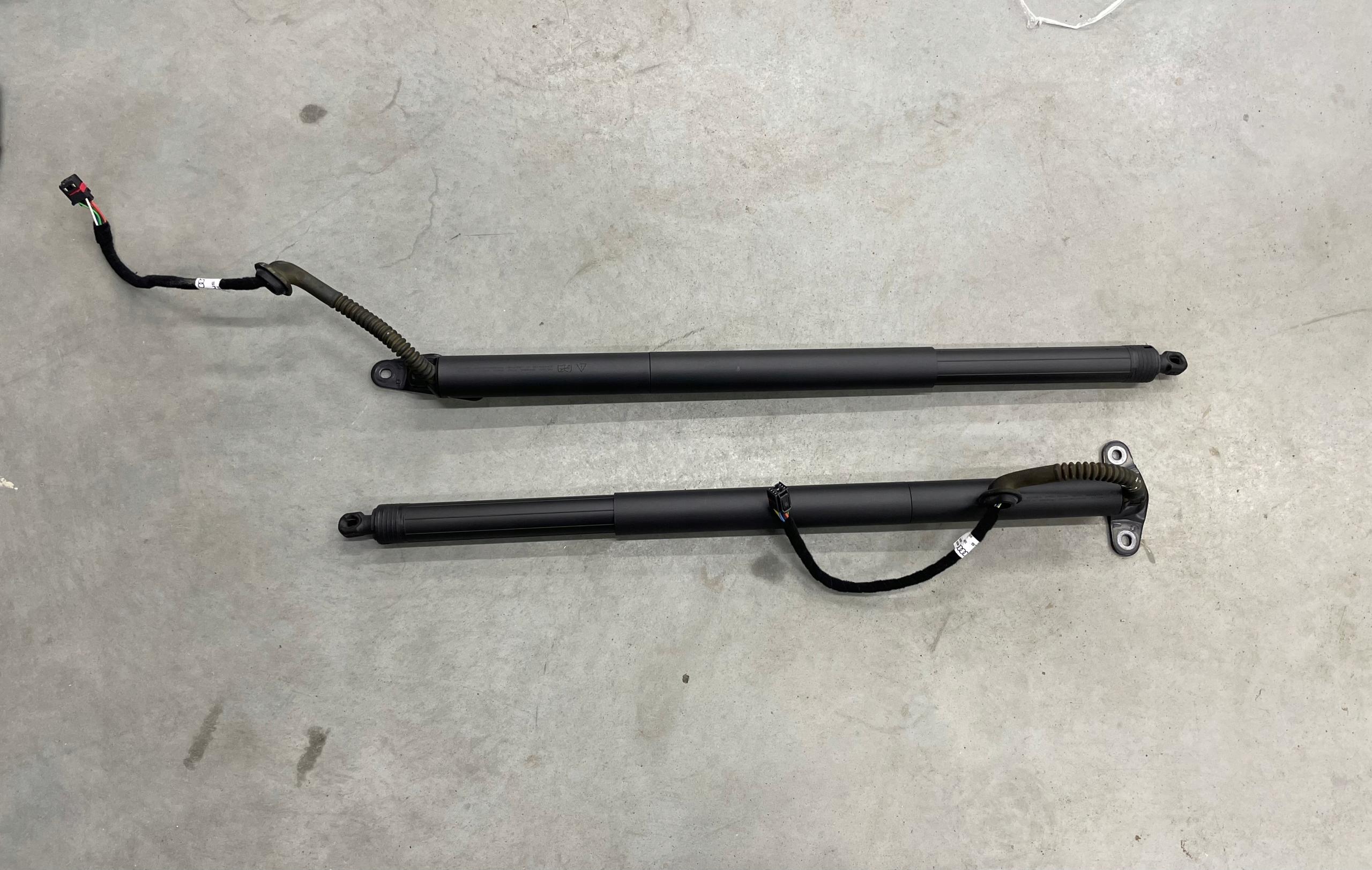 8Y4827851 8Y4827851B - Привод закрылка задний A3 8Y оригинал 8Y4 SPORTBACK