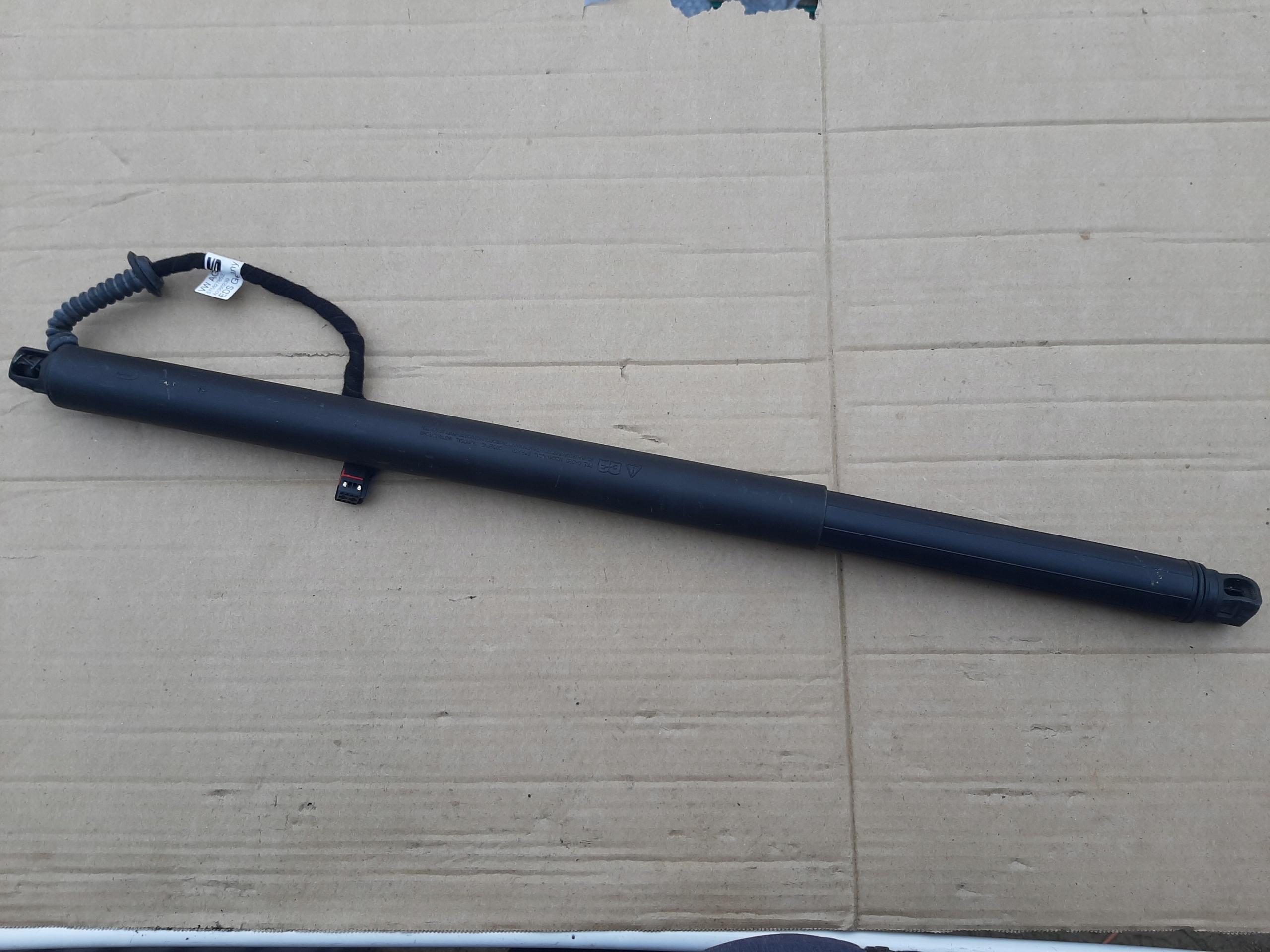 575827852 - ПРИВІД ЗАДНЬОЇ ЗАСЛІНКИ SEAT ATECA 575827852B