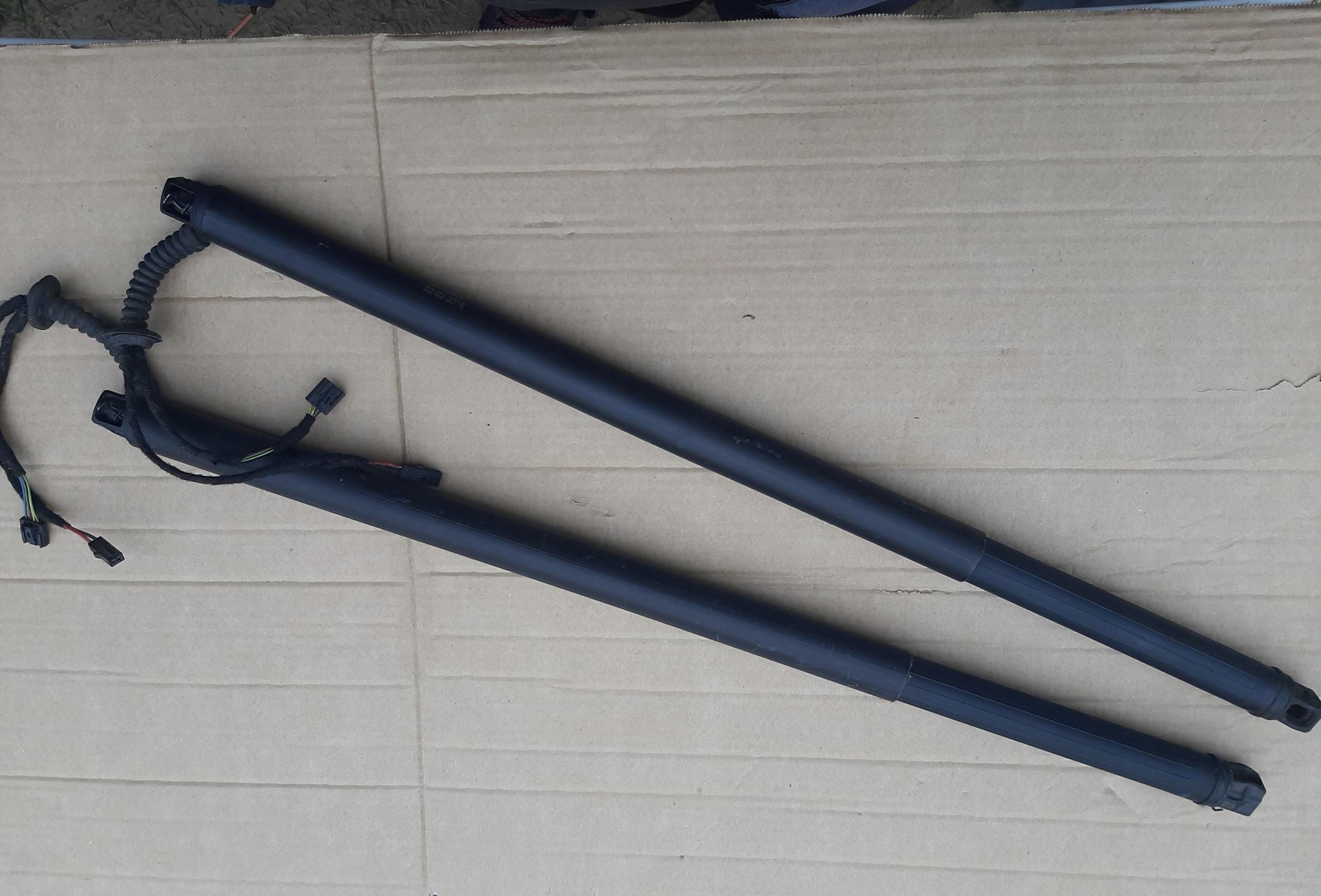 63 - ПРИВІД ЗАКРИЛКА ЗАДНЯ SKODA OCTAVIA III 5E9827851F