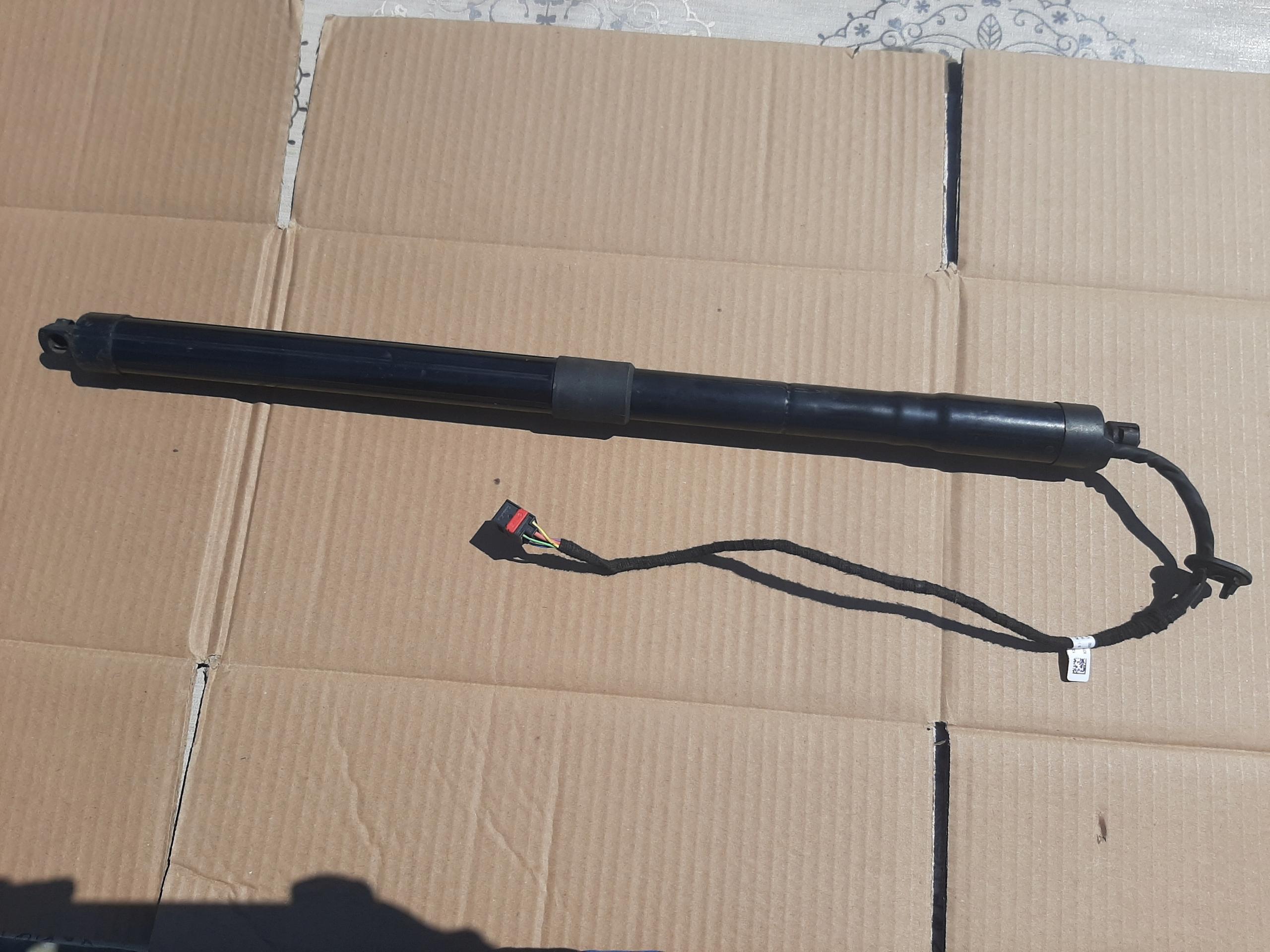 ПРИВОД ЗАКРЫЛКА VW SHARAN II 7N0827851D