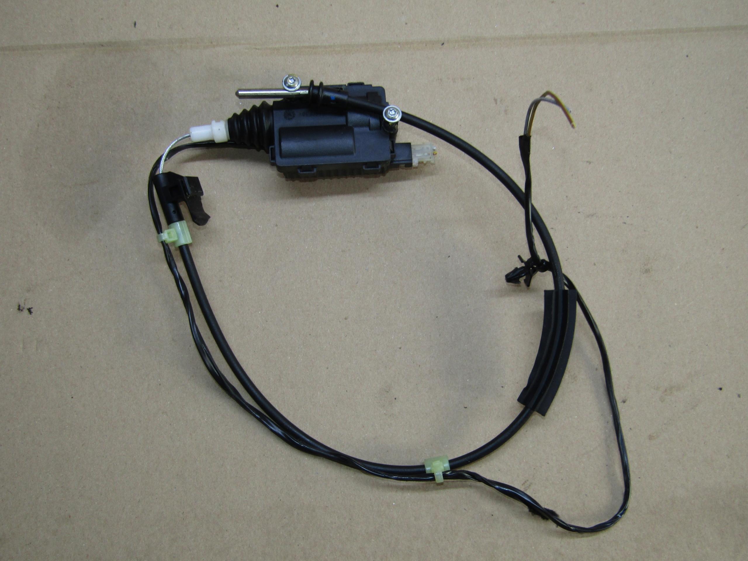 13208157 - Привід трос паливного бака OPEL CORSA E 2015