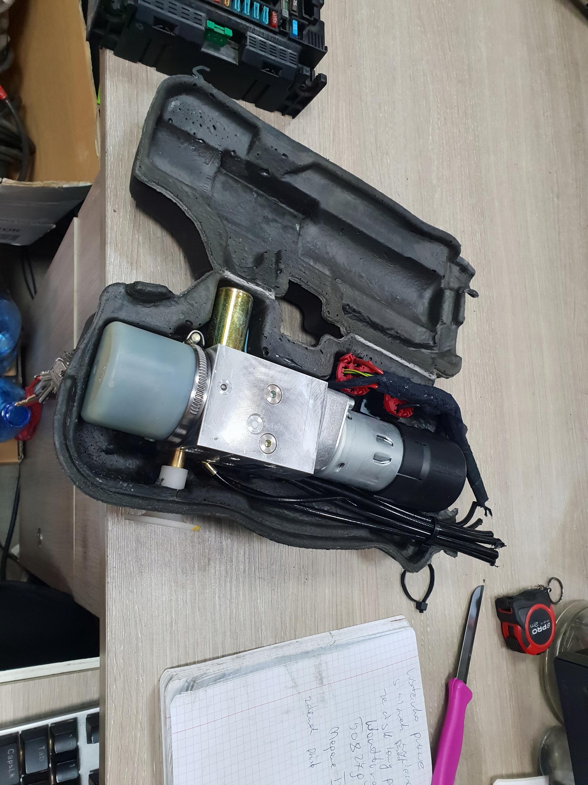 ПРИВОД НАСОСА КРЫШИ ПЕЖО 206 КК 9639025080